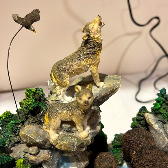 Classic Treasures. Vintage. Musical Bears and Wolves Water Fountain. Rare. - Picture 8 of 9